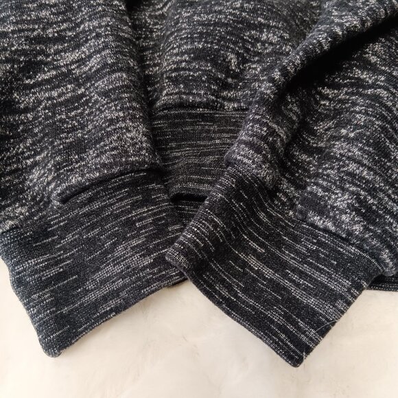 Queen pullover hoodie size small (flaw) - Picture 5 of 16